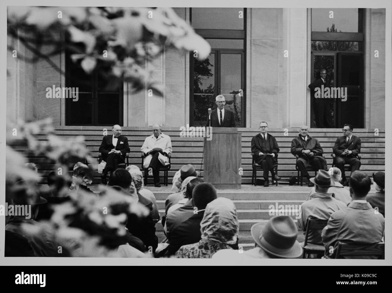 Foto di un discorso essendo dato di fronte al centro sportivo presso la Johns Hopkins University, Dipartimento di atletica leggera è stata fondata nel 1876, 1876. Foto Stock