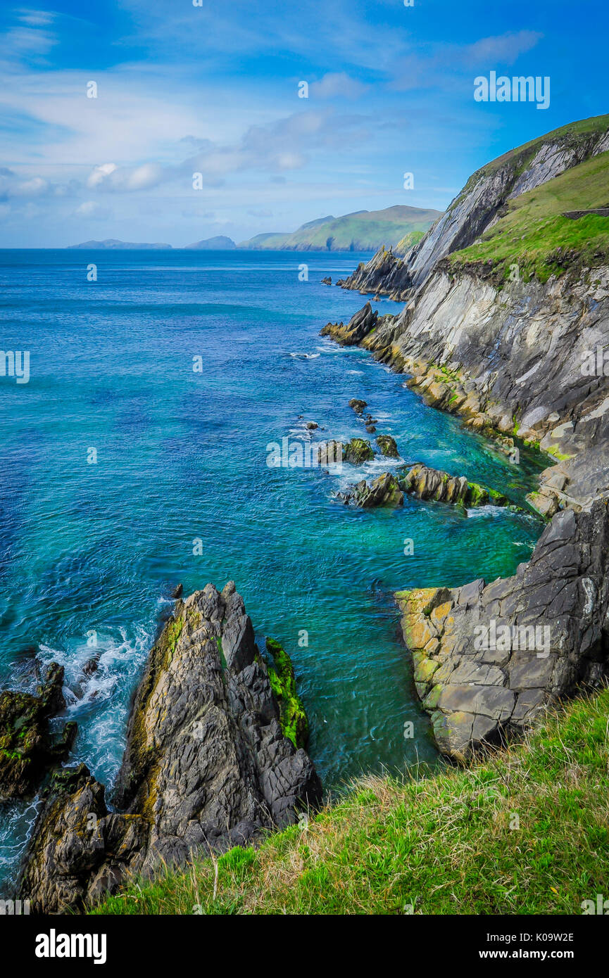 Roccioso litorale irlandese sulla penisola di Dingle, nella contea di Kerry, Irlanda Foto Stock