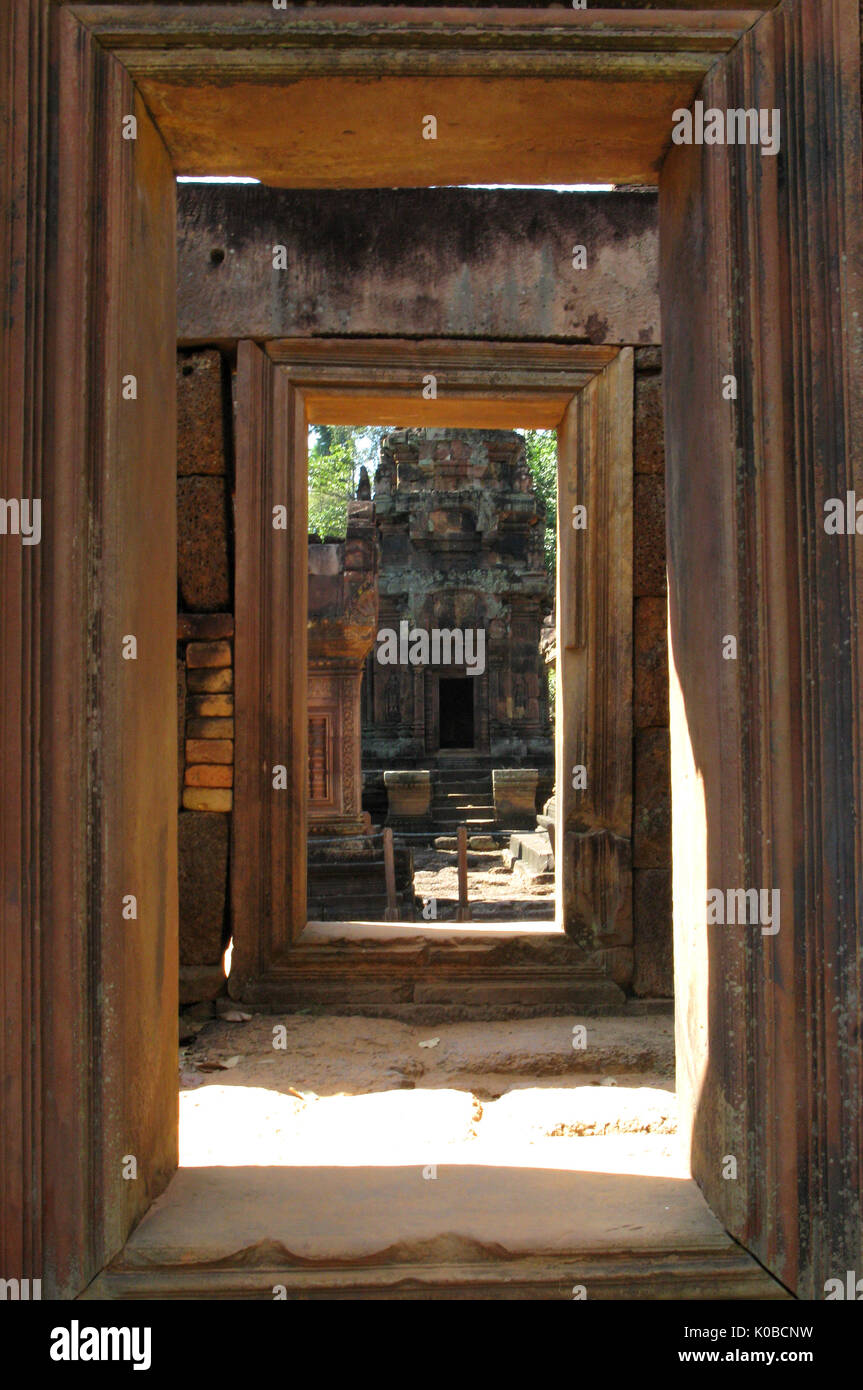 Watt Angor temple attraverso lo sportello modi Foto Stock