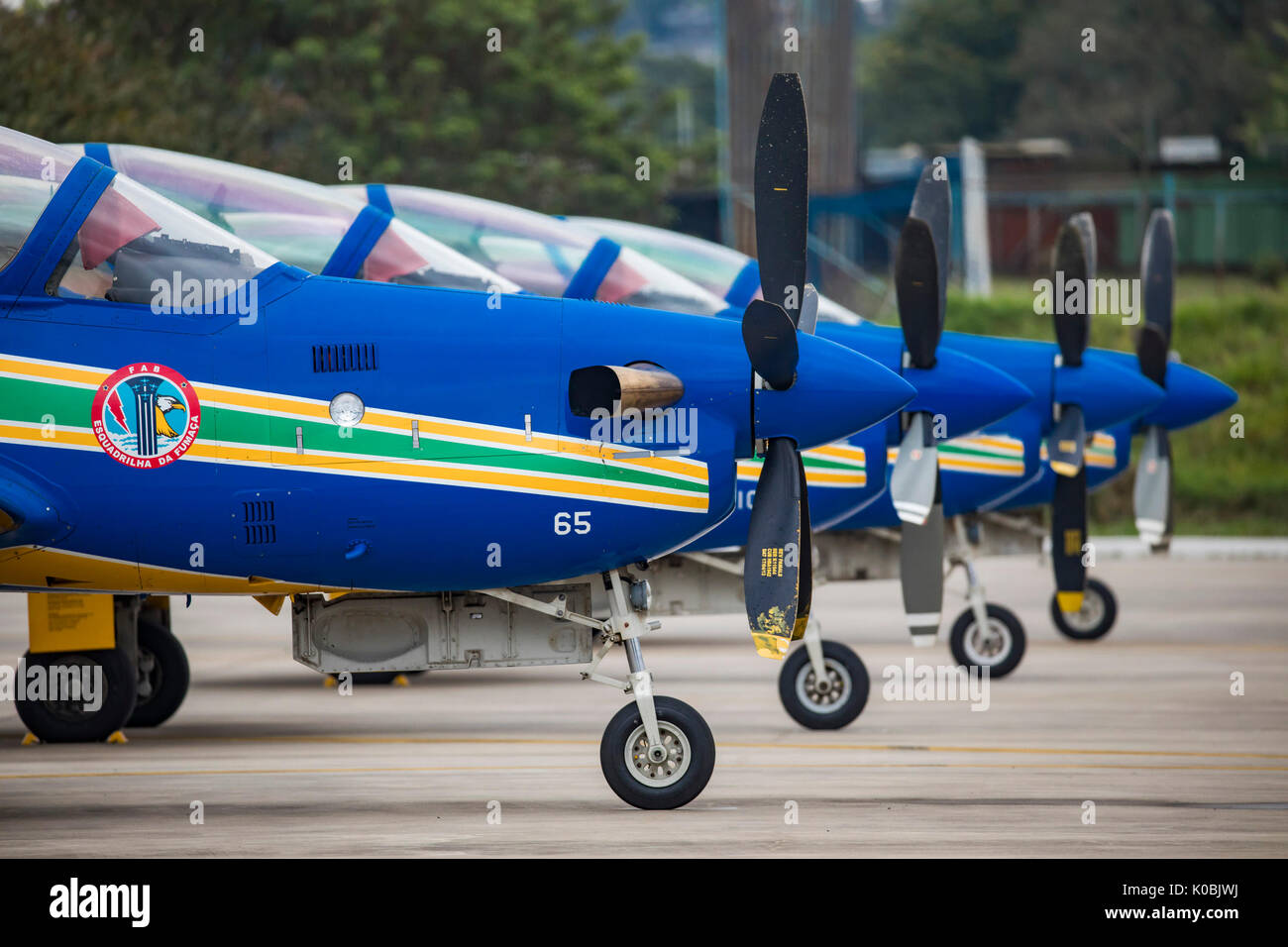 Immagine di un-29 Super Tucano aeromobili utilizzati nella presentazione gruppo di acrobazie della forza aerea brasiliana, chiamato lo squadrone di credito di fumo: Foto Stock