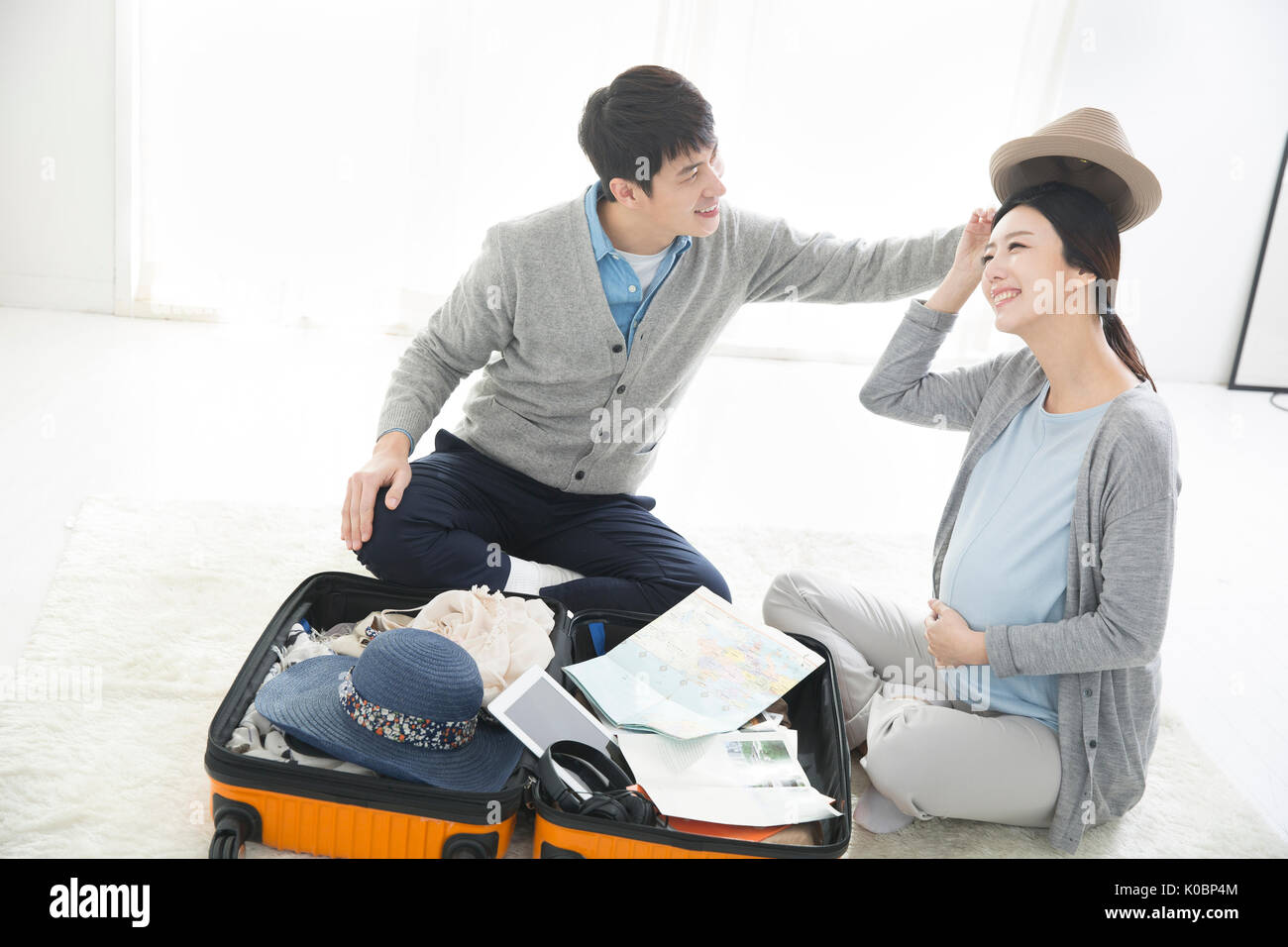 Gravidanza armonica giovane preparazione del viaggio Foto Stock