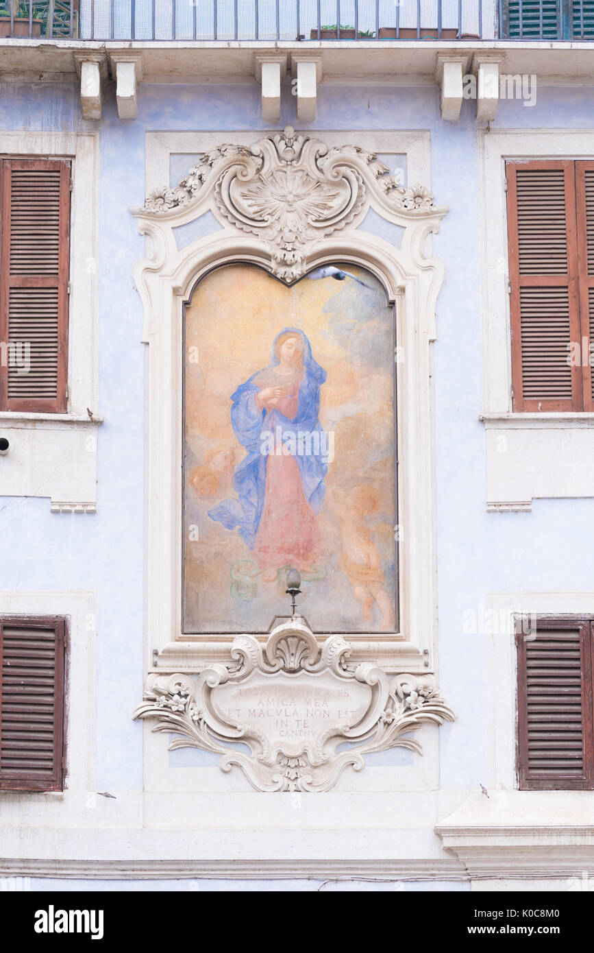 Murale della Vergine Maria vicino al Pantheon di Roma, Italia Foto Stock
