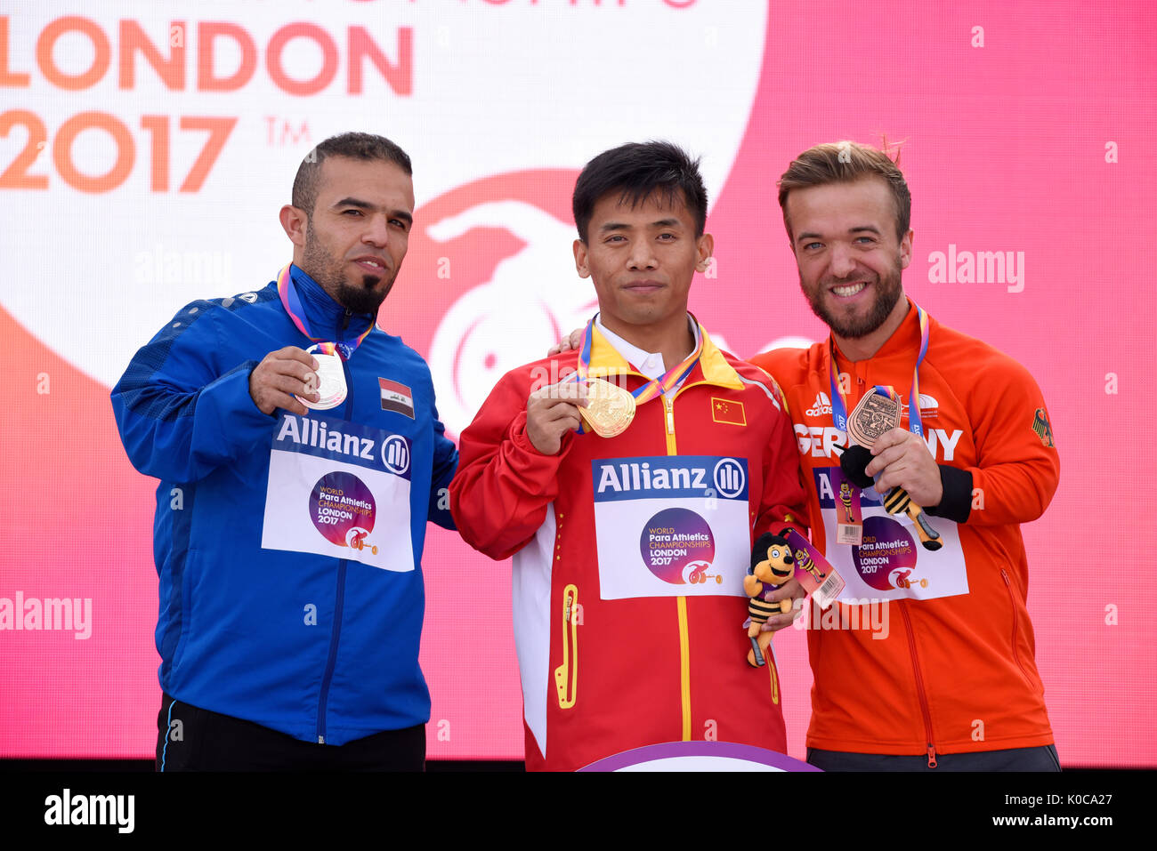Pengxiang Sun, Wildan Nukhailawi, Mathias Mester medalists alla premiazione per la F41 giavellotto al mondo Para atletica, Londra Foto Stock