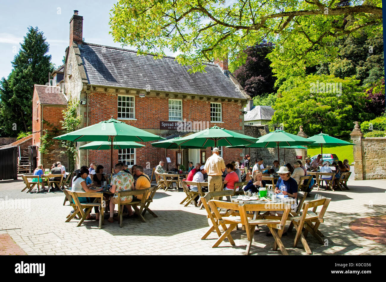 Estate scena pub di campagna del Regno Unito Foto Stock