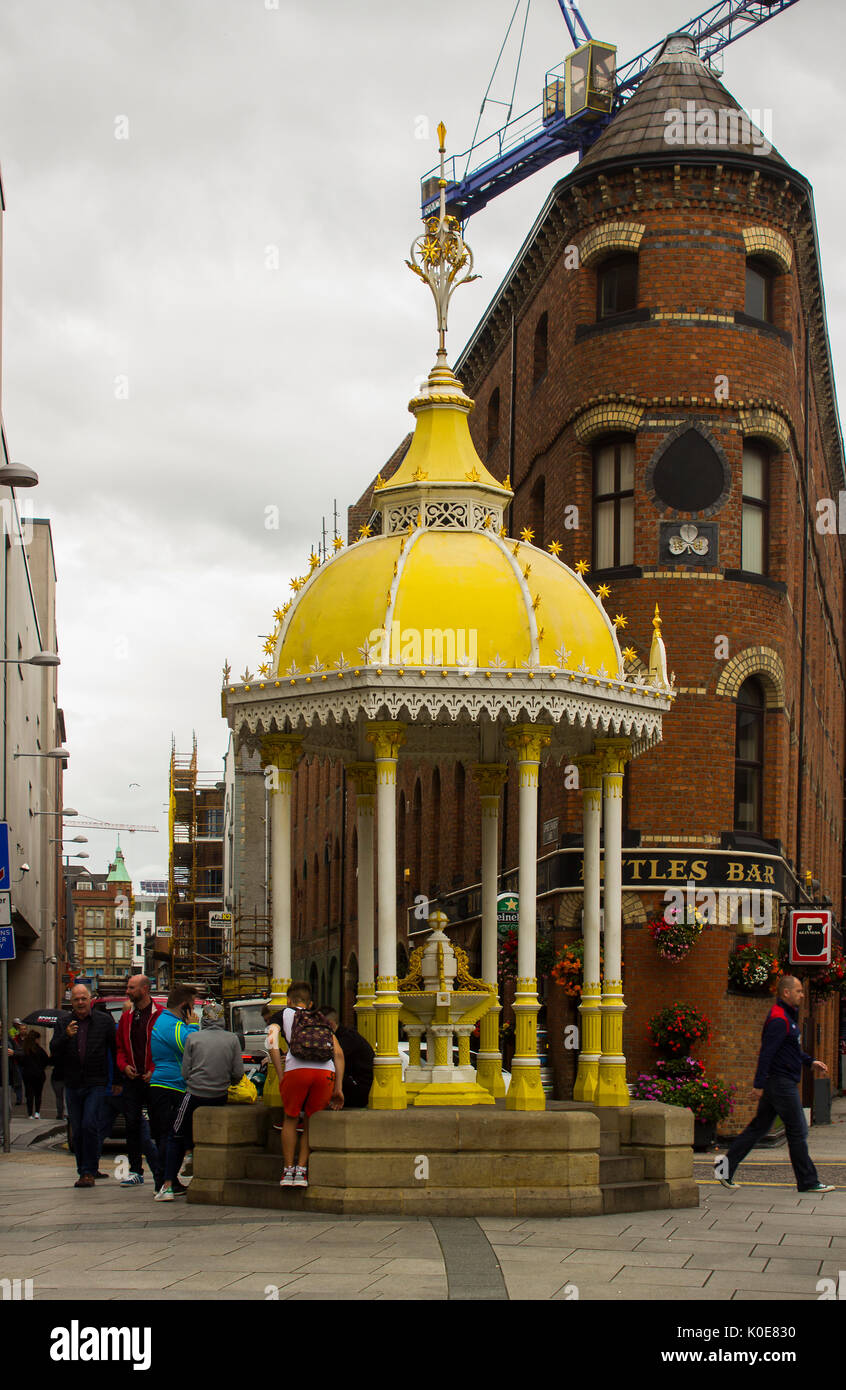 Il Victorian Jaffe fontana in ghisa a Victoria Square a Belfast Irlanda del Nord Foto Stock