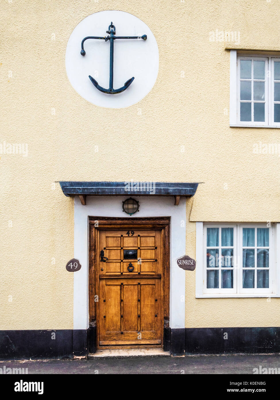 Un insolito ornamento della casa sul muro di una casa a Minehead nel Somerset. Foto Stock