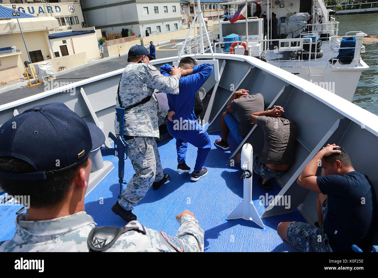 Manila, Filippine. 23 Ago, 2017. Membri della Marina Militare tailandese partecipare nel sud-est asiatico di cooperazione e di formazione (SEACAT) Esercizio 2017 al Philippine Coast Guard sede a Manila nelle Filippine, Agosto 23, 2017. SEACAT, che ha cominciato in 2002 sotto il nome di "outheast asiatica di cooperazione contro il terrorismo", è stato rinominato in 2012 per espandere la portata della formazione tra le marine regionali e guardia costiera personale. Credito: Xinhua/Alamy Live News Foto Stock