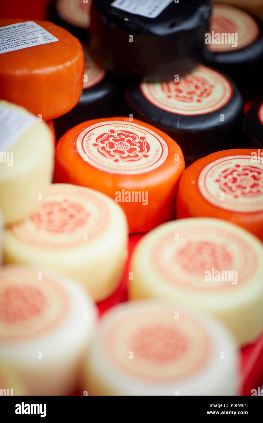 L'uscita di Lowery a Salford Quays 'Makers mercato " formaggio in cera Foto Stock