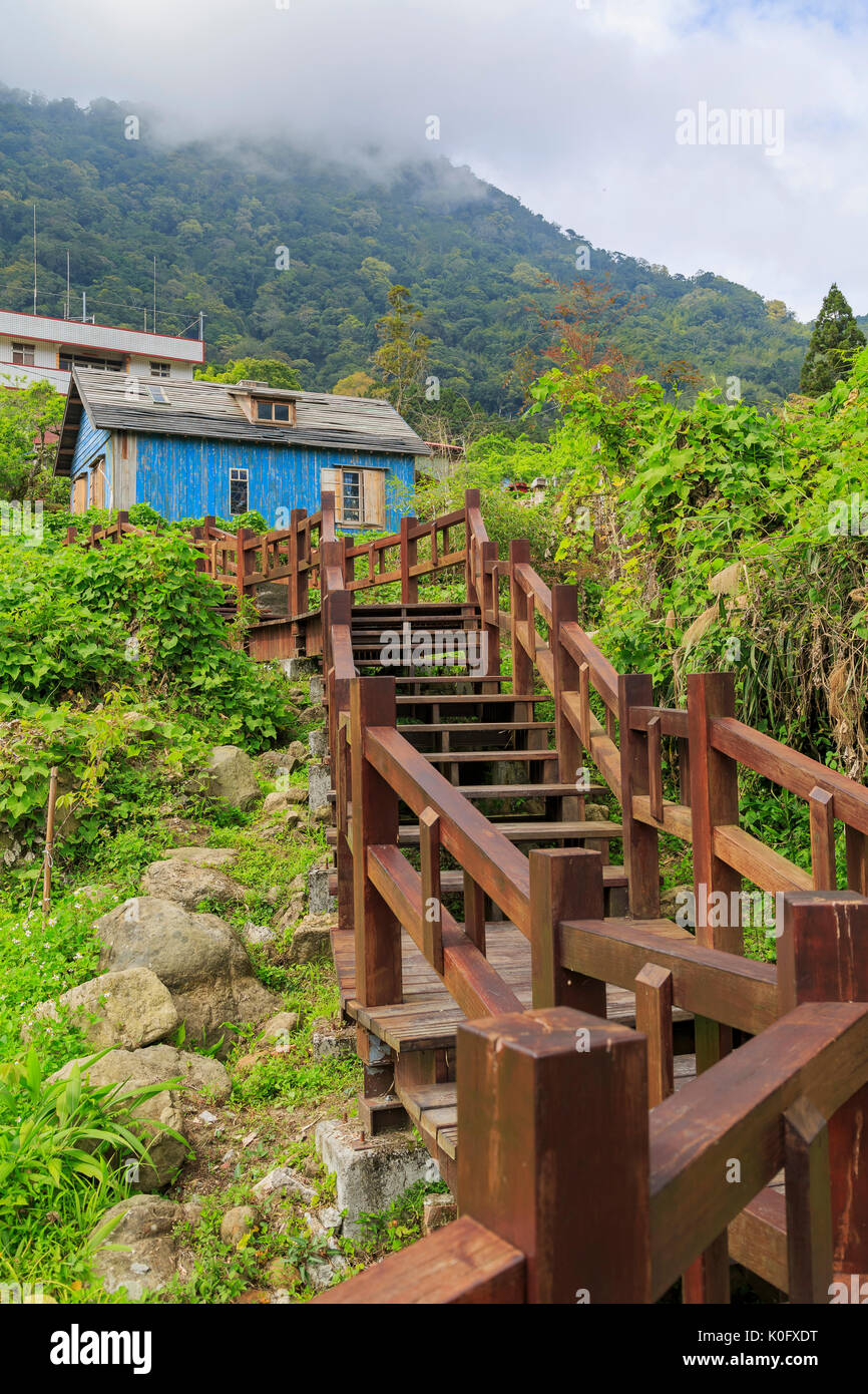 Il famoso Jimmy blu casa in legno in zona Fenqihu, Taiwan. Si tratta di un filmato lo scenario del film 'L'stellato di notte stellata' a Taiwan. Foto Stock