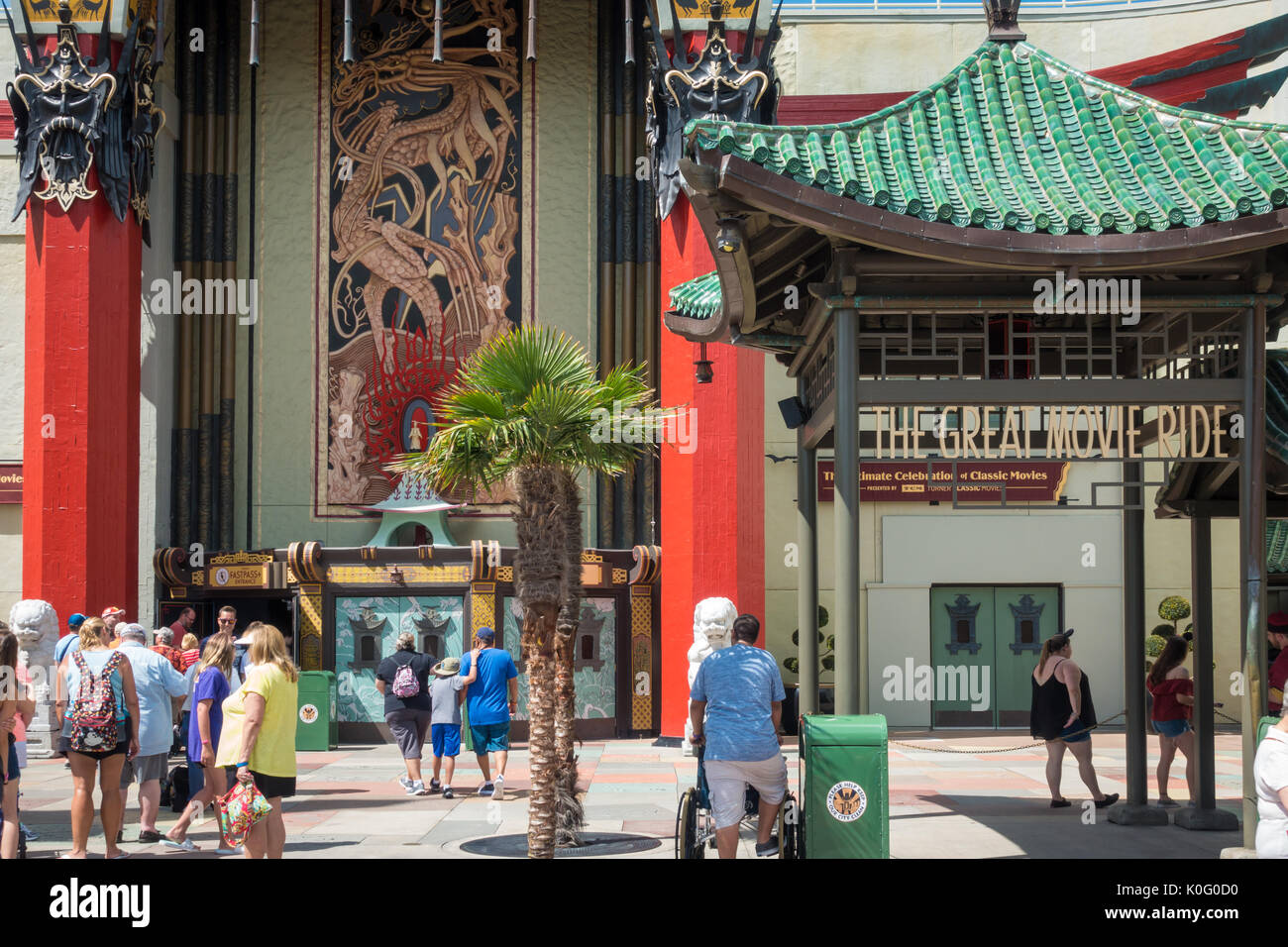 Il Chinese Theatre di Disneys Hollwood Studios Theme Park, Orlando, Florida. Foto Stock