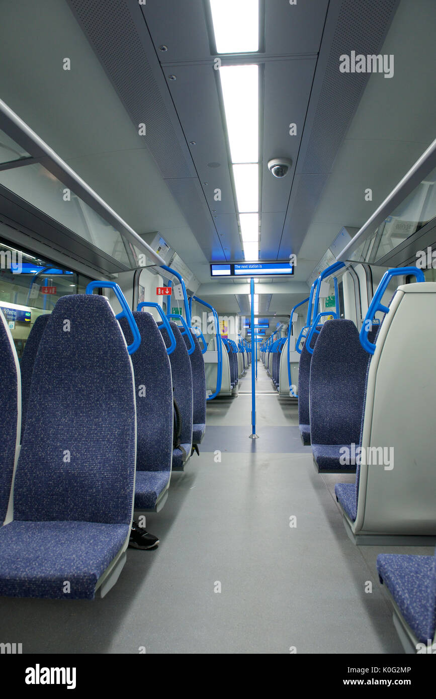Interno della nuova classe 700 treno Thameslink Foto Stock
