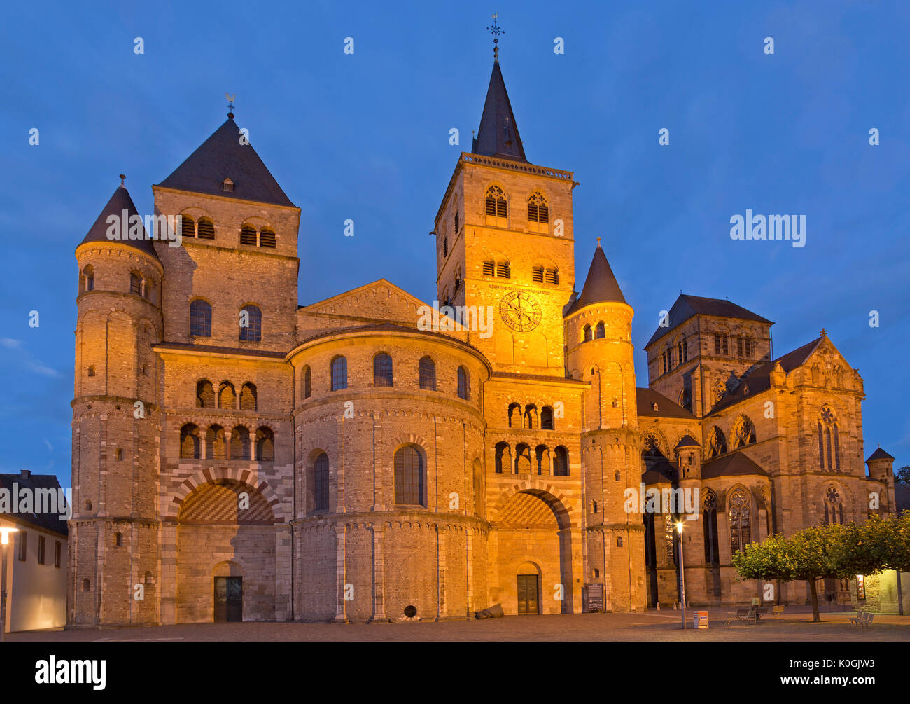 Alta la cattedrale e la chiesa di Nostra Signora, Trier, Valle della Mosella, Renania-Palatinato, Germania Foto Stock