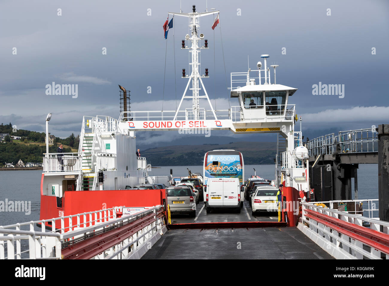 Il caricamento nel Hunters Quay - mcinroy punto del Traghetto , Hunters Quay, Argyll and Bute, Scotland, Regno Unito Foto Stock