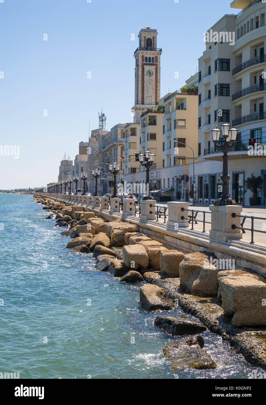 Bari, italia la capitale della regione puglia, una grande città ... Bari centro storico