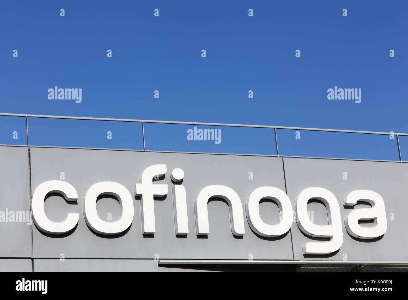 Merignac, Francia - 5 Giugno 2017: Cofinoga logo su una parete. Cofinoga è uno dei principali operatori sul mercato del credito al consumo in Francia per 40 anni Foto Stock