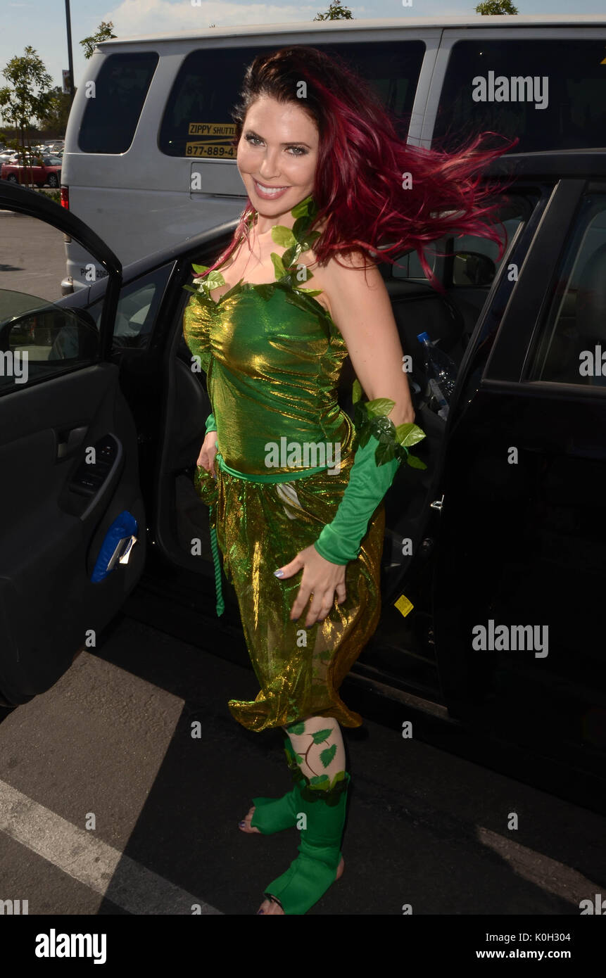 Poison ivy costume immagini e fotografie stock ad alta risoluzione - Alamy