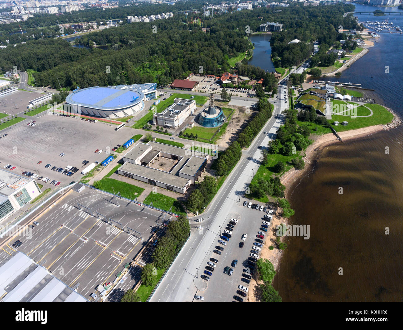 ST. Pietroburgo, Russia-CIRCA AUG, 2017: vista aerea alla costruzione di atletica arena di Gazprom e ingresso della Zenit Arena (l'Krestovsky stadio). Foto Stock