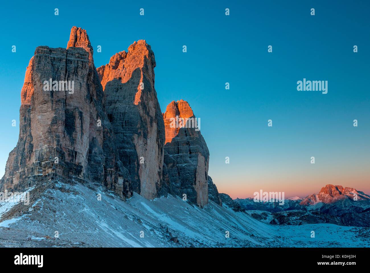 Tre Cime di Lavaredo/Drei Zinnen, Dolomiti, Alto Adige, Italia. I primi raggi del sole sulle Tre Cime di Lavaredo/Drei Zinnen. Foto Stock