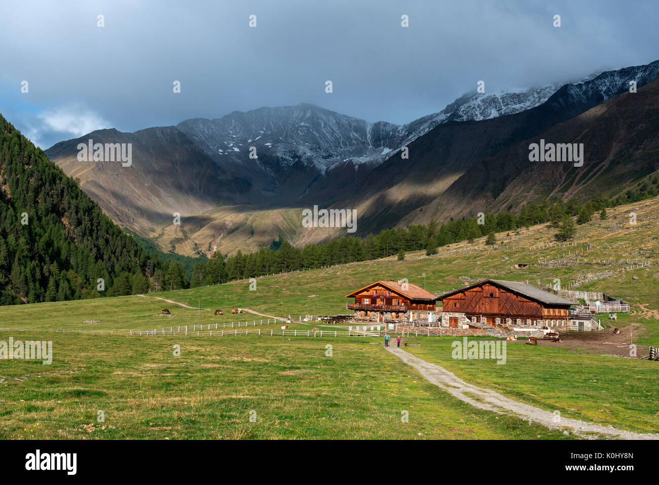 Senales/Val Senales, , la provincia di Bolzano, Alto Adige, Italia. La capanna di Eishof nella valle Pfossen Foto Stock