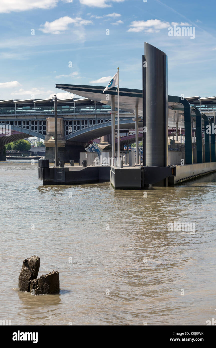 Blackfriars Millennium Pier, London, Regno Unito Foto Stock