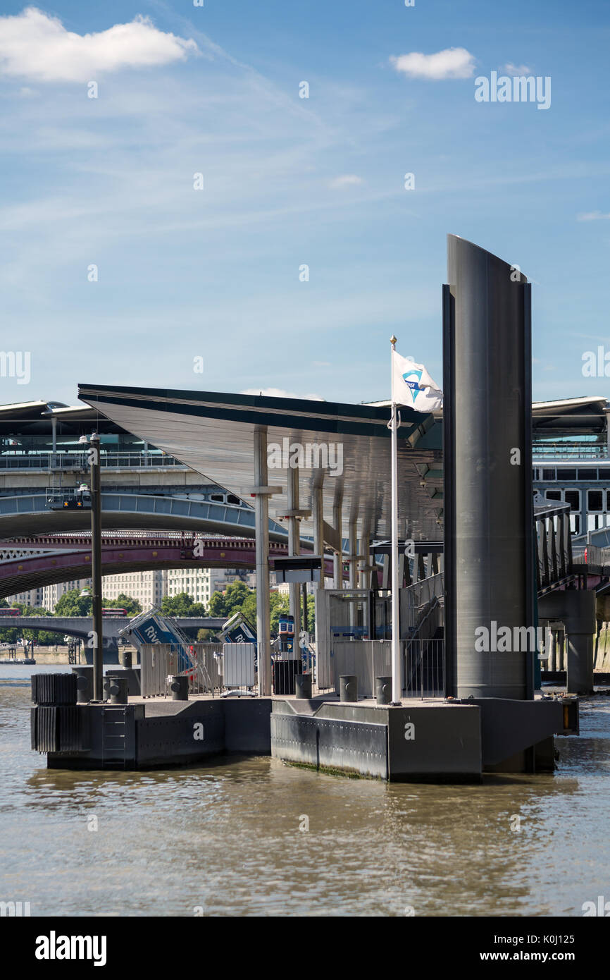 Blackfriars Millennium Pier, London, Regno Unito Foto Stock