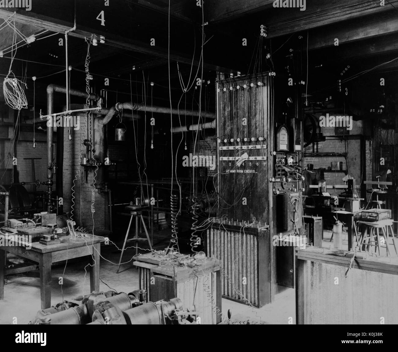 Immagine che mostra la parte interna della camera dinamo in Johns Hopkins University campus vecchio gabinetto di fisica edificio, 1890. Foto Stock