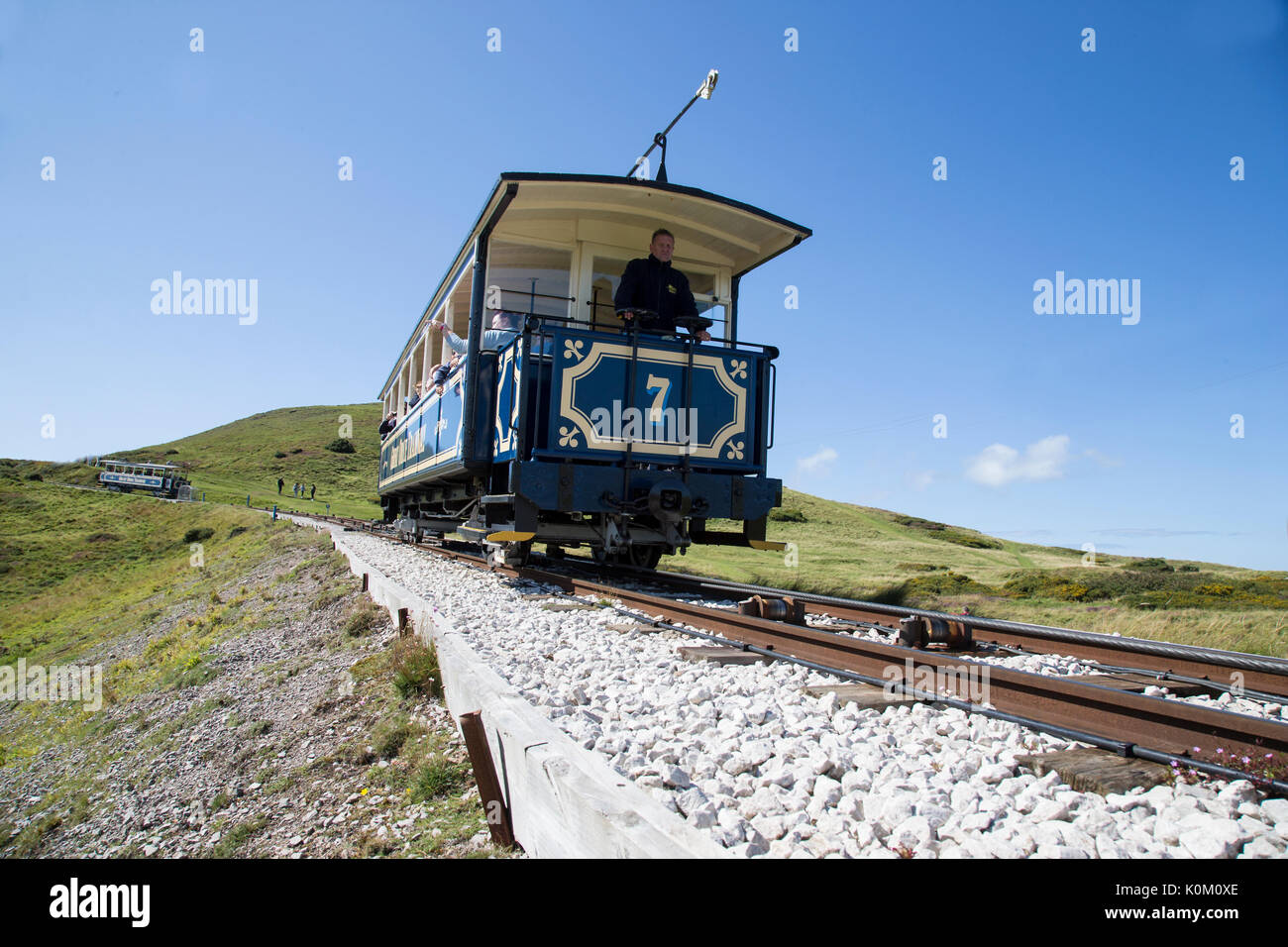 Great Orme vettura tranviaria che scende dalla vetta Foto Stock