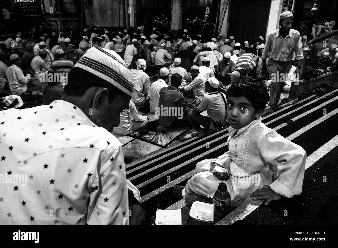 Le persone si sono riunite in nakhoda masjid, Calcutta, West Bengal, India, Asia Foto Stock