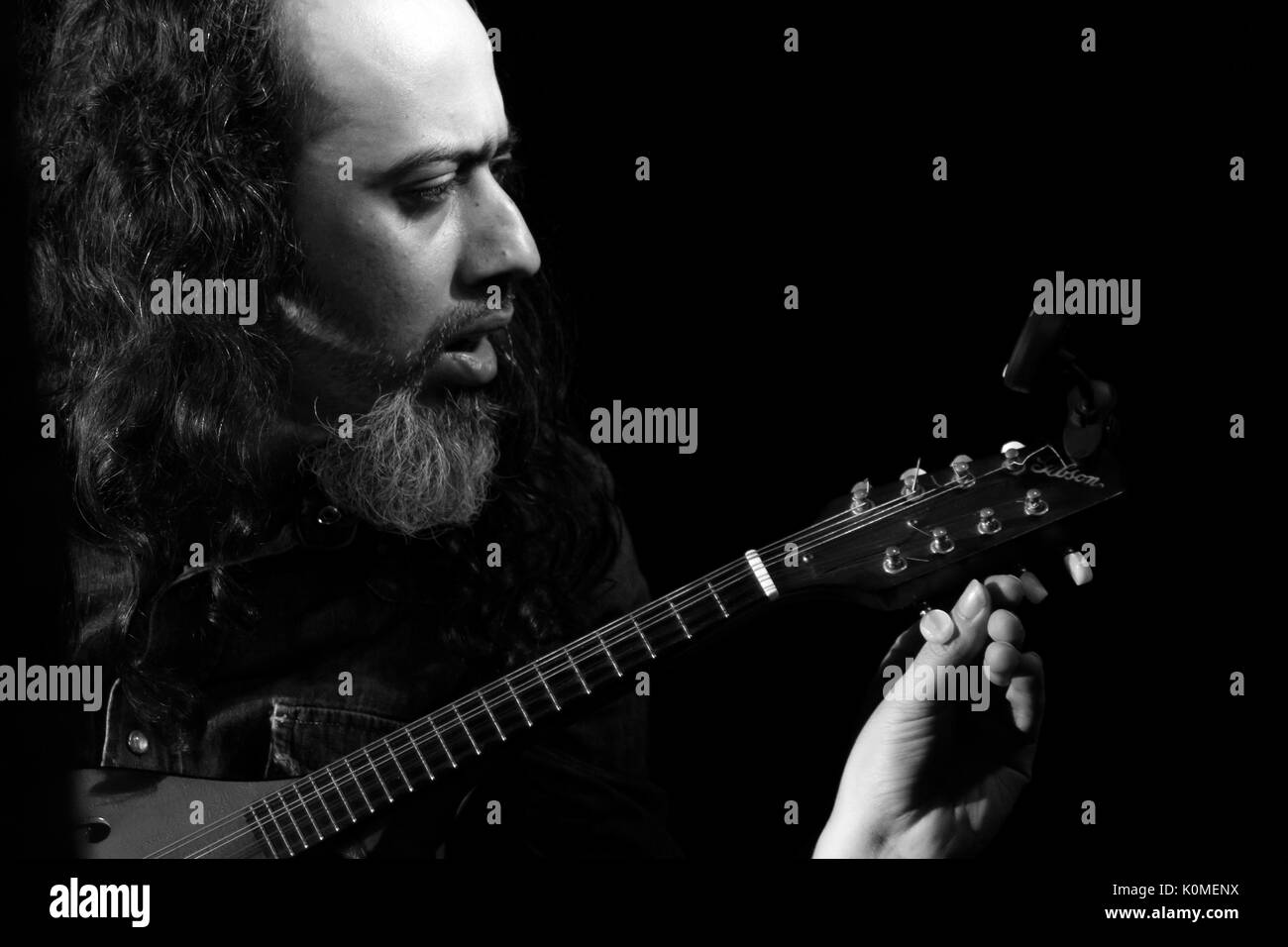 Lettore di mandolino Diptanshu Roy, India, Asia Foto Stock