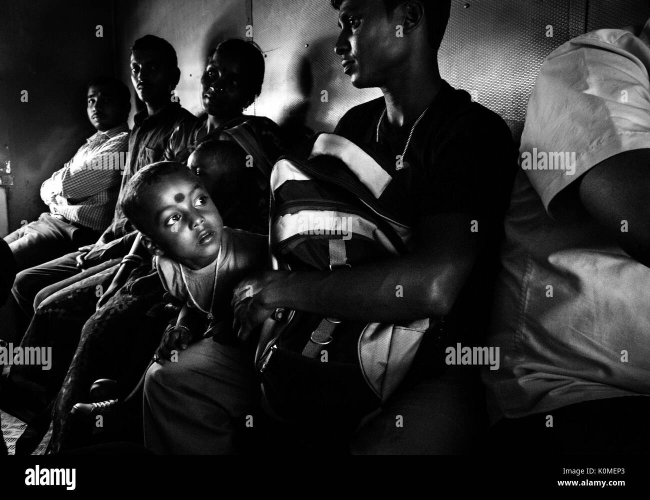 I passeggeri che viaggiano in treno, Calcutta West Bengal, India, Asia Foto Stock