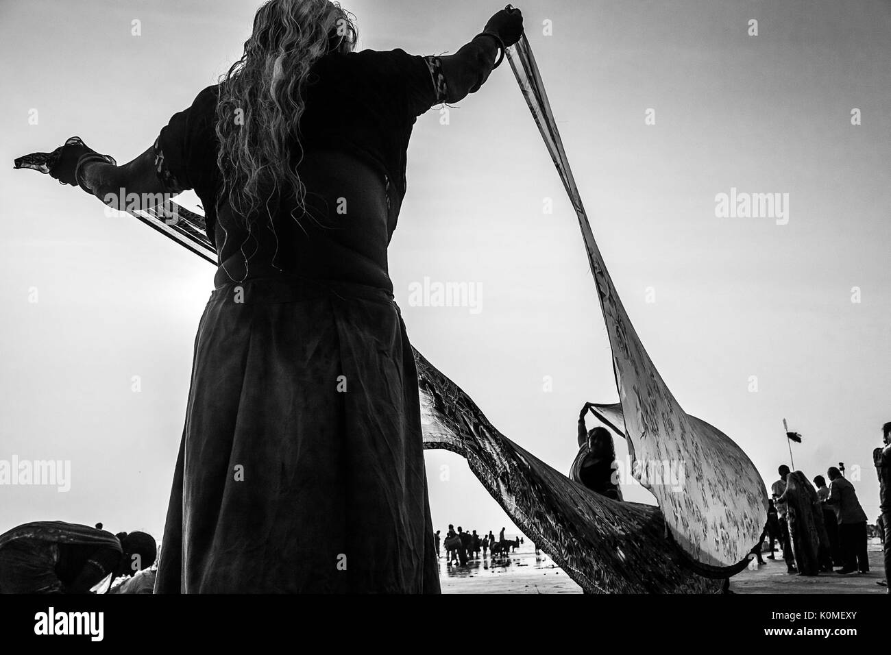 Donna abiti di essiccazione ganga sagar kolkata west bengal India Asia Foto Stock