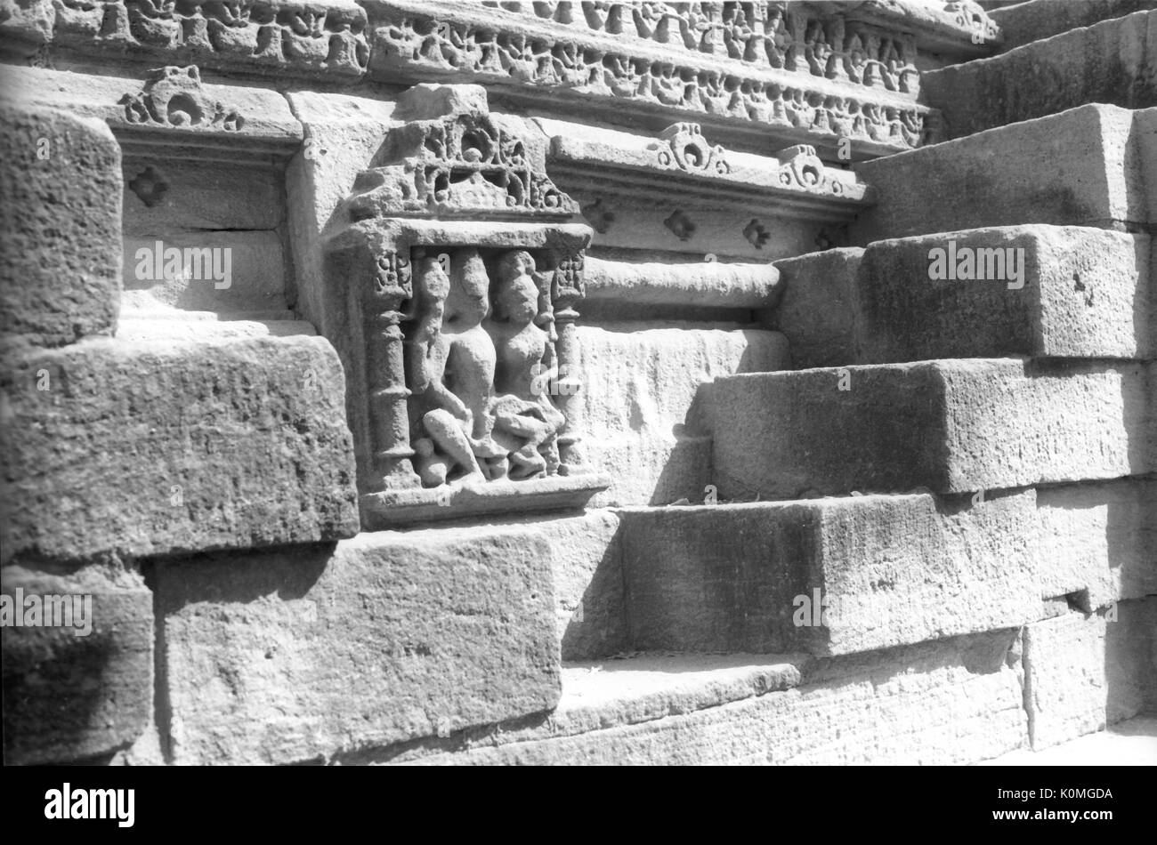 Shiva parvati statua, modhera sun Hindu Temple, Mehsana, Gujarat, India, Asia Foto Stock