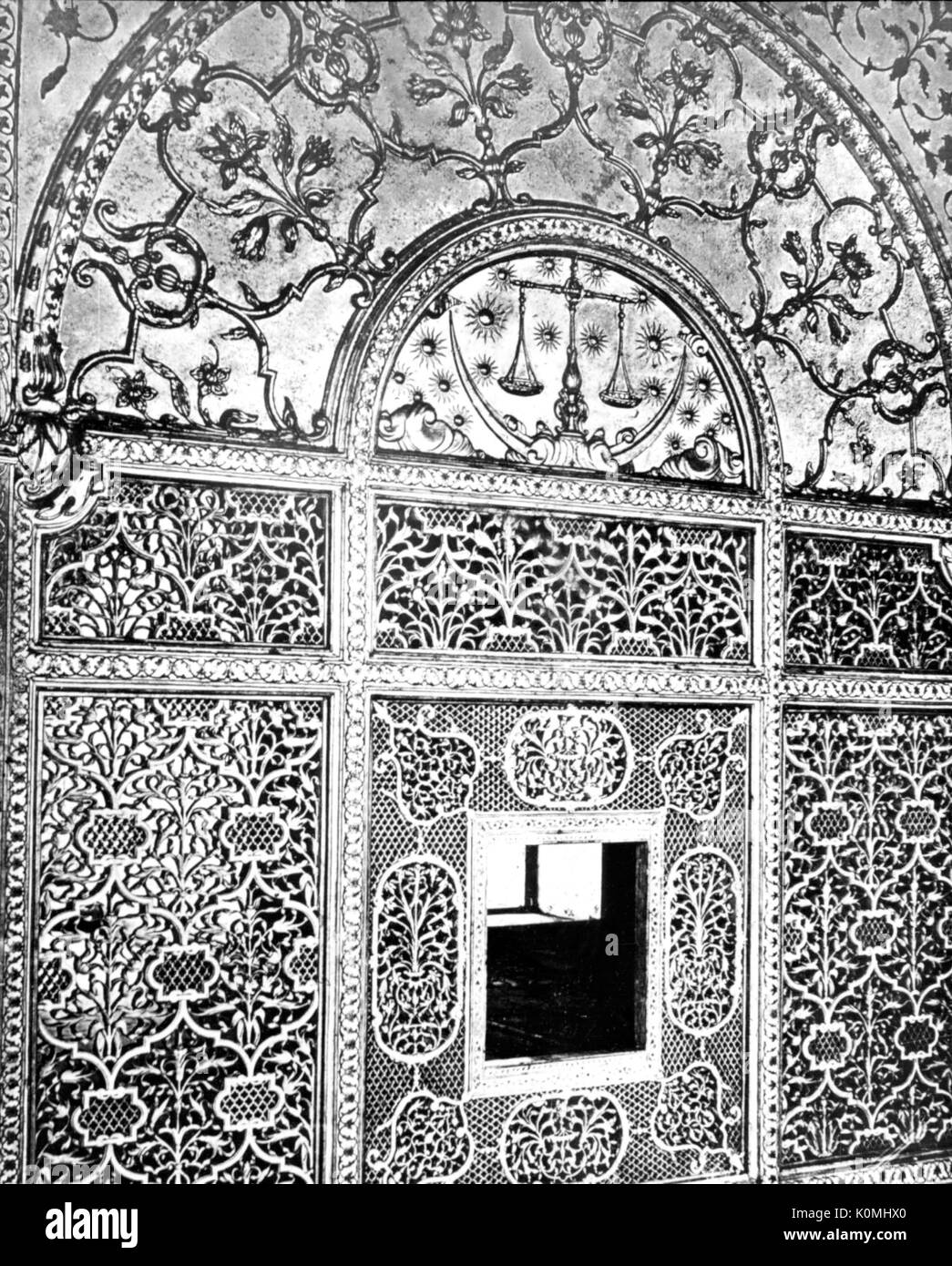 Vecchia Lanterna vintage di scorrimento interno red fort di Delhi, India, Asia Foto Stock