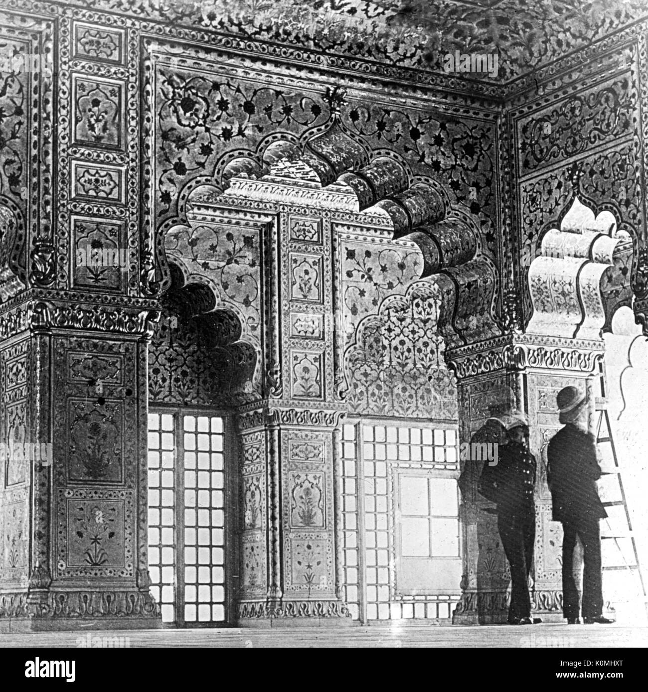 Vecchia Lanterna vintage di scorrimento interno red fort di Delhi, India, Asia Foto Stock