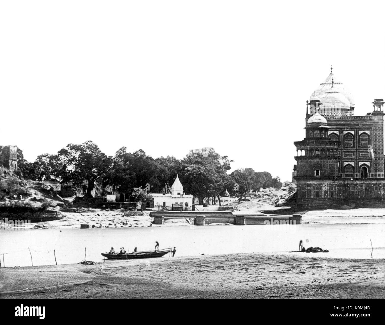 Vecchia Lanterna vintage scorrere del fiume Yamuna, Taj Mahal, Agra, Uttar Pradesh, India, Asia Foto Stock