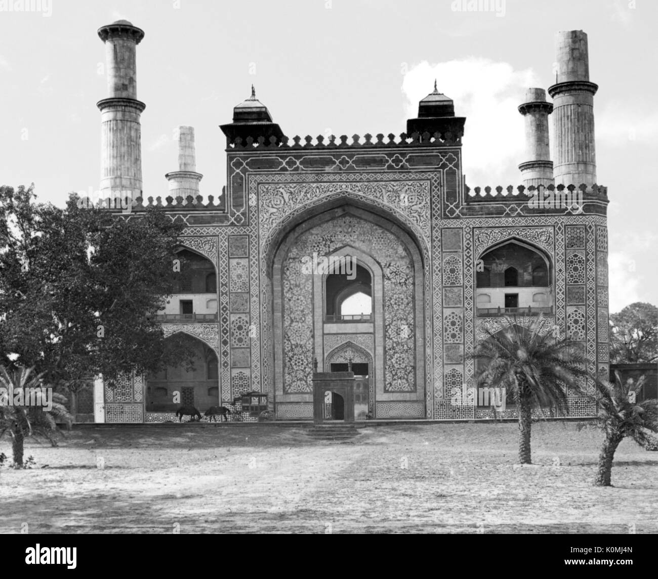 Vecchia Lanterna vintage della slitta di ingresso alla tomba di Akbar complessa, sikandra, Agra, Uttar Pradesh, India, Asia Foto Stock