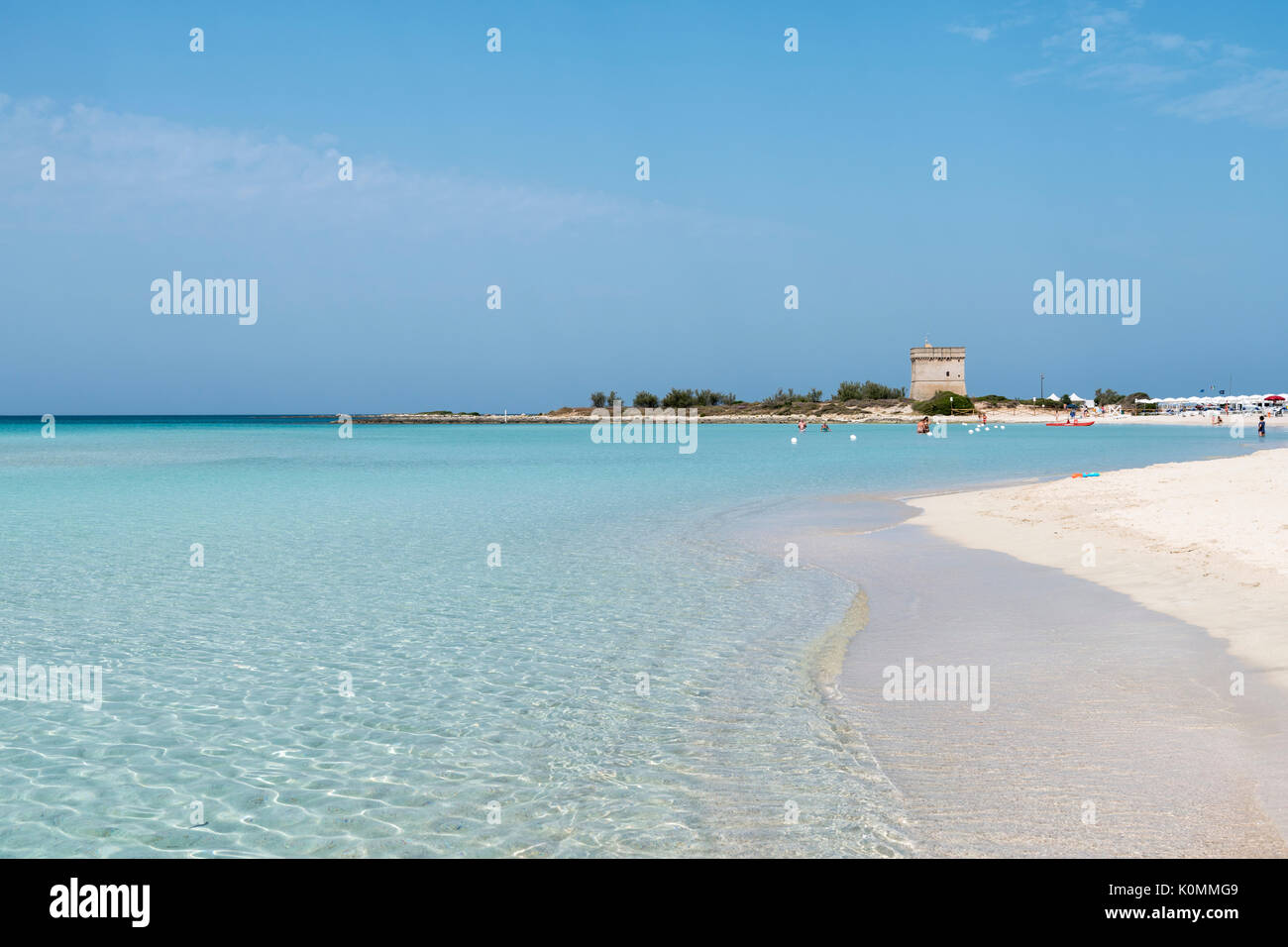 Porto Cesareo, provincia di Lecce e Salento puglia, Italia. La spiaggia di dune e la Torre Chianca Foto Stock