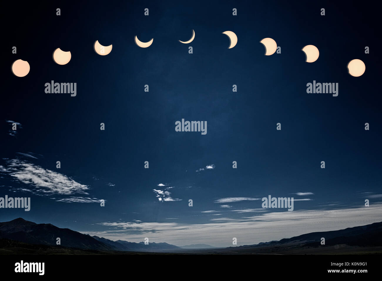 Fotografia del mezzogiorno eclissi solare; la luna tra la terra e il sole Foto Stock