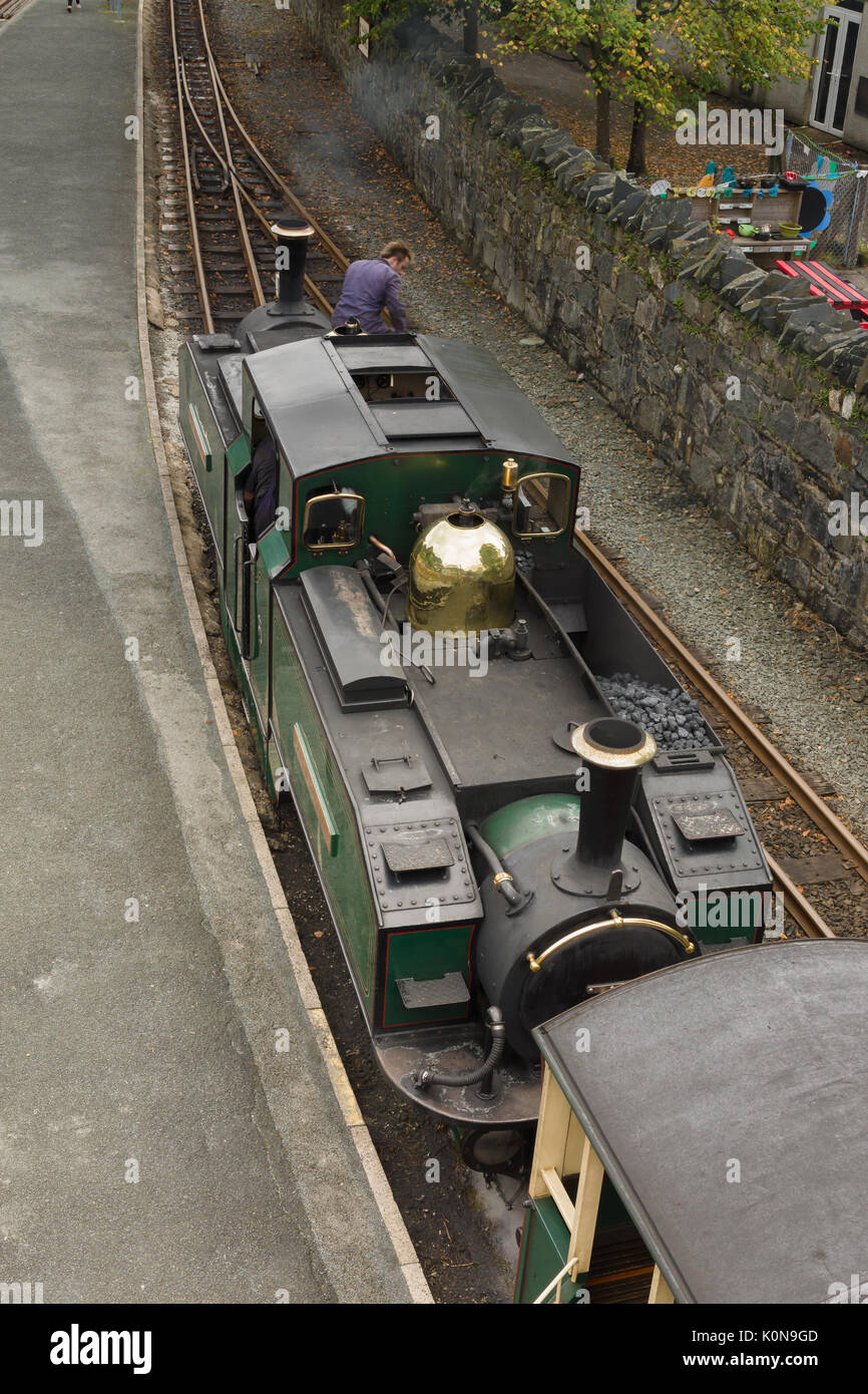 A scartamento ridotto Double Fairlie locomotiva a vapore Iarll Meirionnydd del Ffestiniog Azienda ferroviaria a Blaenau Ffestiniog station Foto Stock