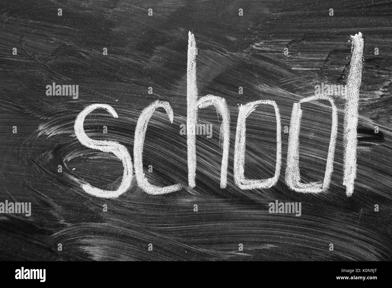 Old school board con chalk lettering tempo per scuola. Uno splendido sfondo per l'istruzione, uno spazio libero per il tuo testo. torna a scuola. Foto Stock
