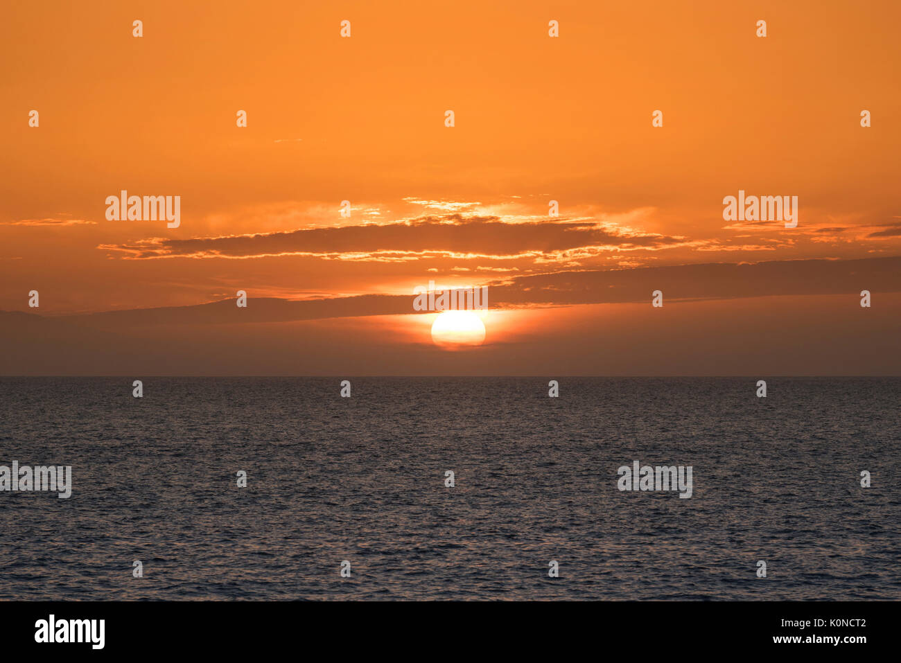 Scenic Tramonto nel mare. Foto Stock