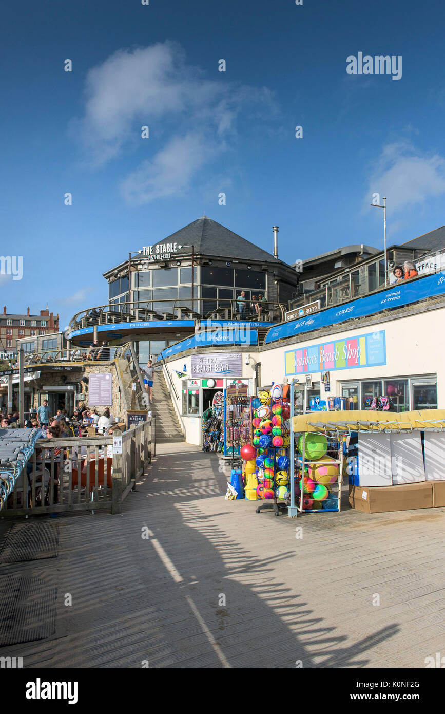 Il Fistral Beach Bar e rrestaurants affacciato Fistral Beach in Newquay. Foto Stock