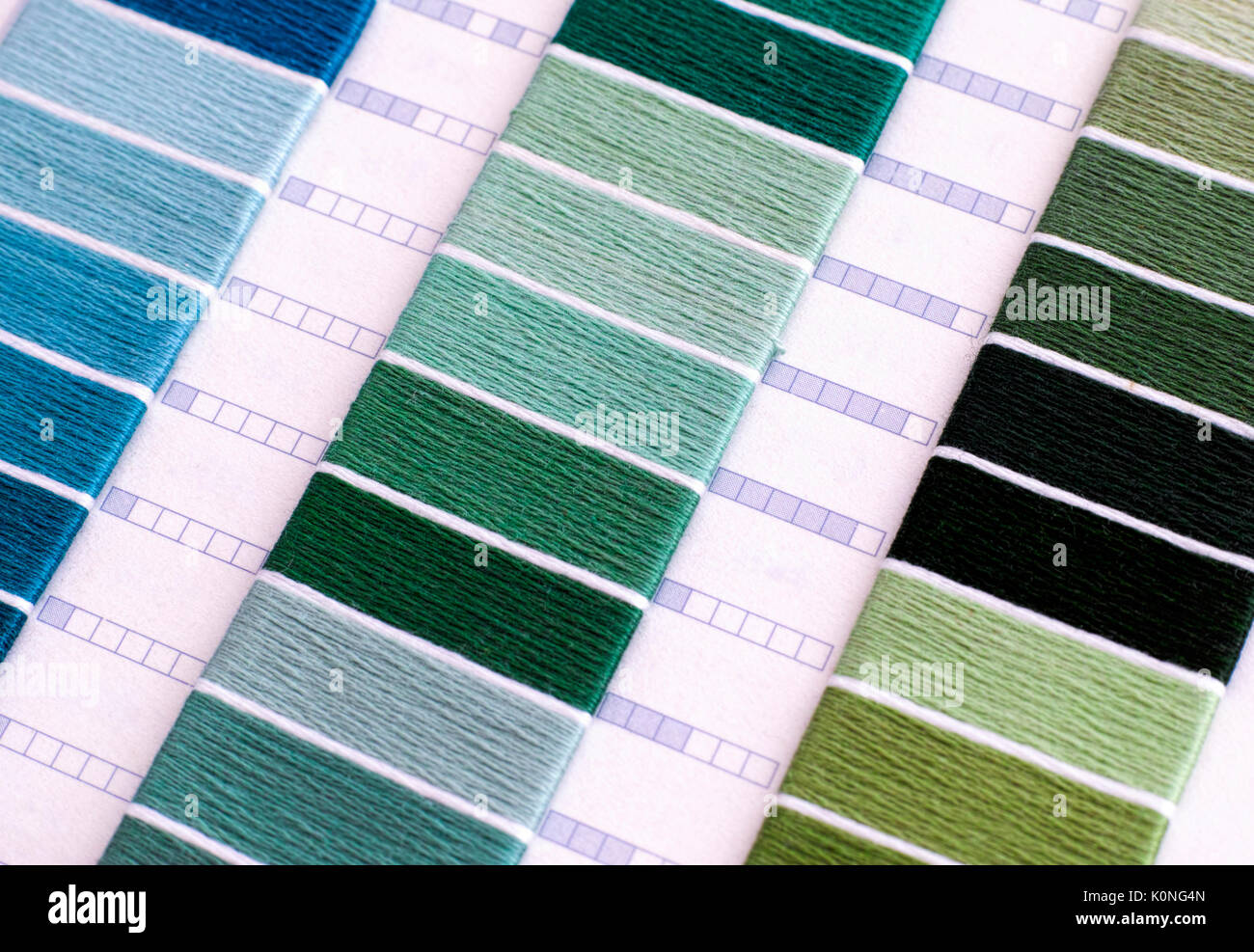 Campioni di verde e di blu filo di cotone. Close-up. Foto Stock