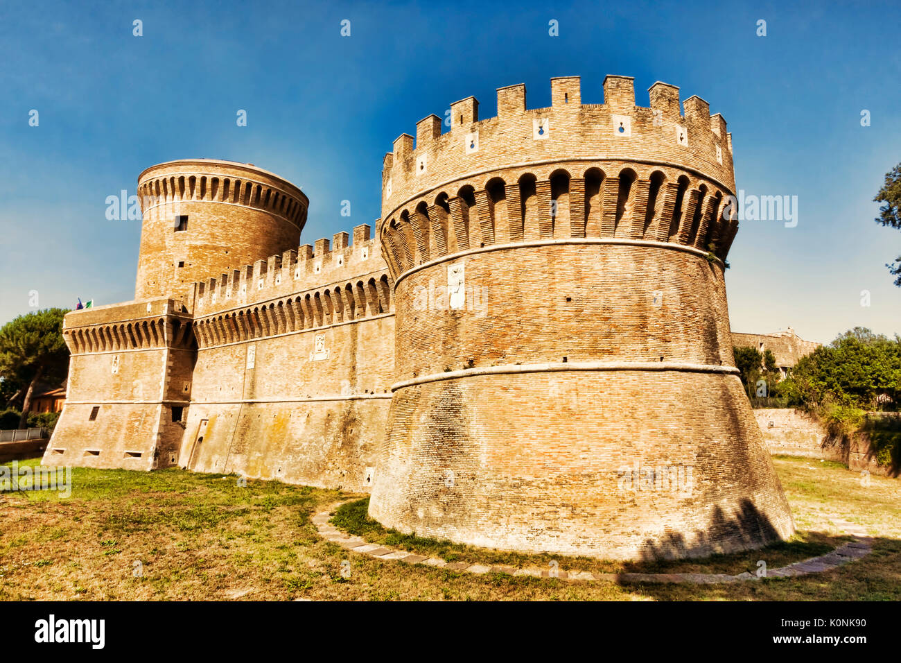 Vista del castello romano di Giulio II - Ostia Antica - Roma , Italia Foto Stock