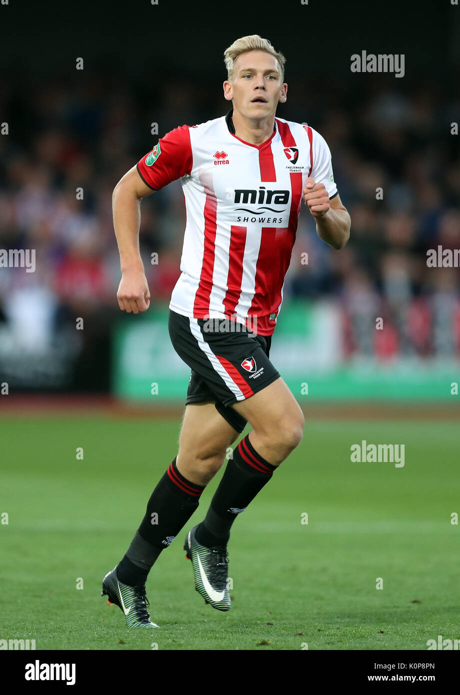 Il Danny Wright di Cheltenham Town durante la Carabao Cup, seconda partita al LCI Rail Stadium di Cheltenham. PREMERE ASSOCIAZIONE foto. Data immagine: Mercoledì 23 agosto 2017. Vedi PA storia CALCIO Cheltenham. Il credito fotografico dovrebbe essere: Andrew Matthews/PA Wire. RESTRIZIONI: Nessun utilizzo con audio, video, dati, elenchi di apparecchi, logo di club/campionato o servizi "live" non autorizzati. L'uso in-match online è limitato a 75 immagini, senza emulazione video. Nessun utilizzo nelle scommesse, nei giochi o nelle pubblicazioni di singoli club/campionati/giocatori. Foto Stock
