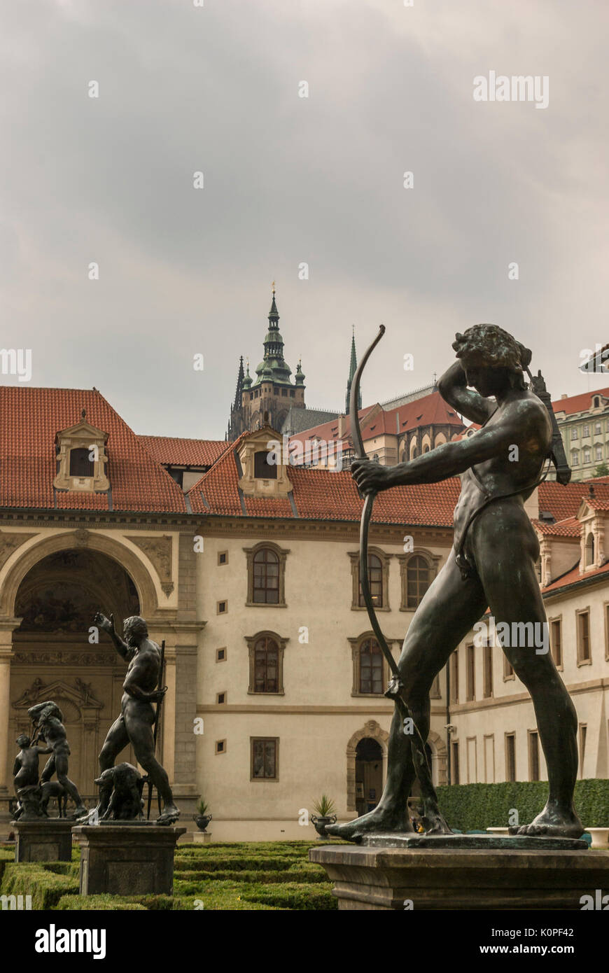 Archer statua in giardino Wallenstein, Praga, Repubblica Ceca Foto Stock