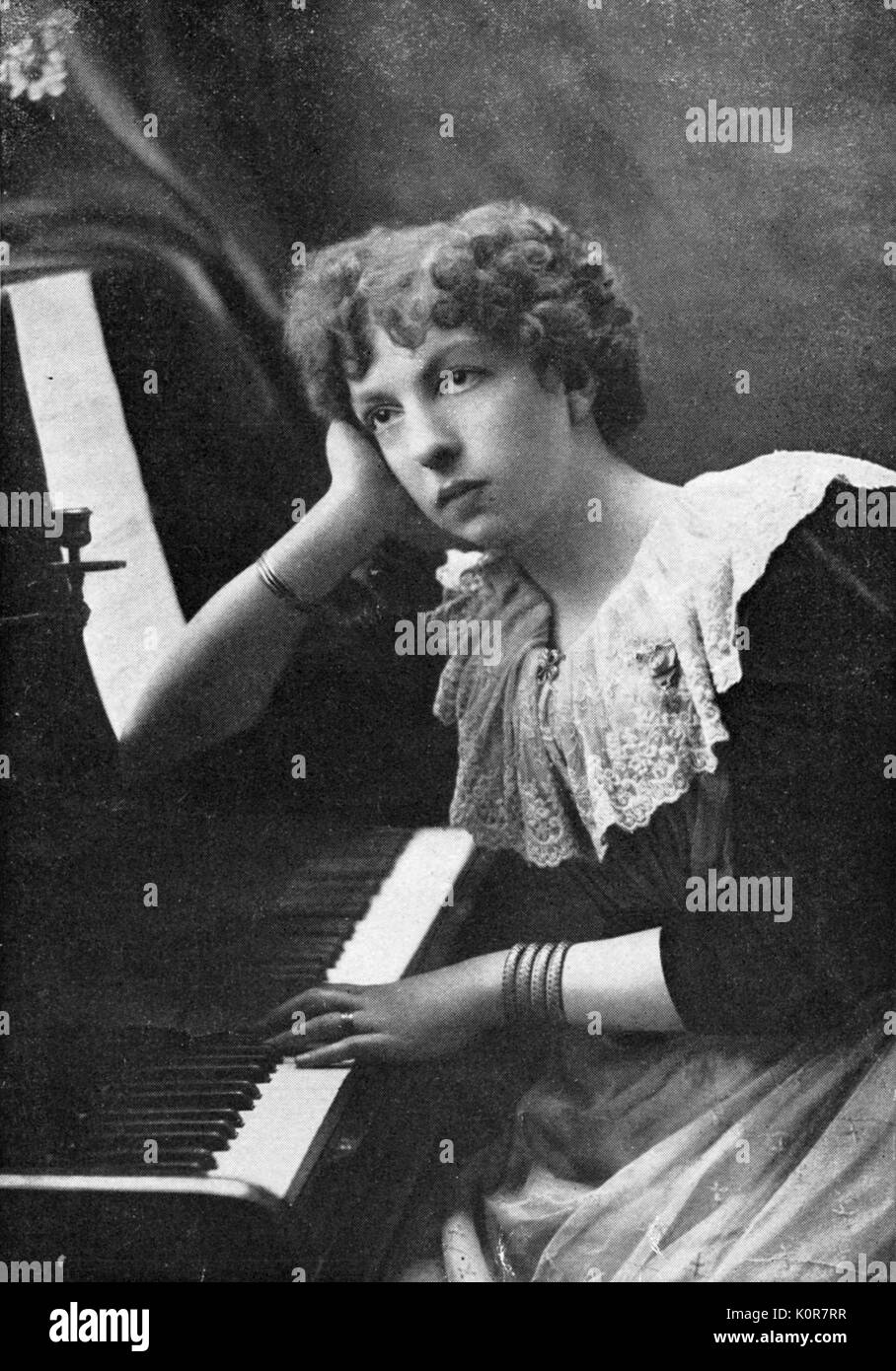 Pianista donna immagini e fotografie stock ad alta risoluzione - Alamy