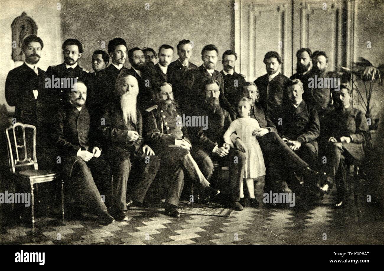 Nicolai Rimsky-Korsakov e assidui frequentatori di Belayev 's / Belaieff notti di venerdì. In prima fila sono Liadov, Stasov, Cui, Rimsky-Korsakov, Belayev. Rimsky-Korsakov, il compositore russo 1844-1908. Belaiev, , Belyayev, Foto Stock