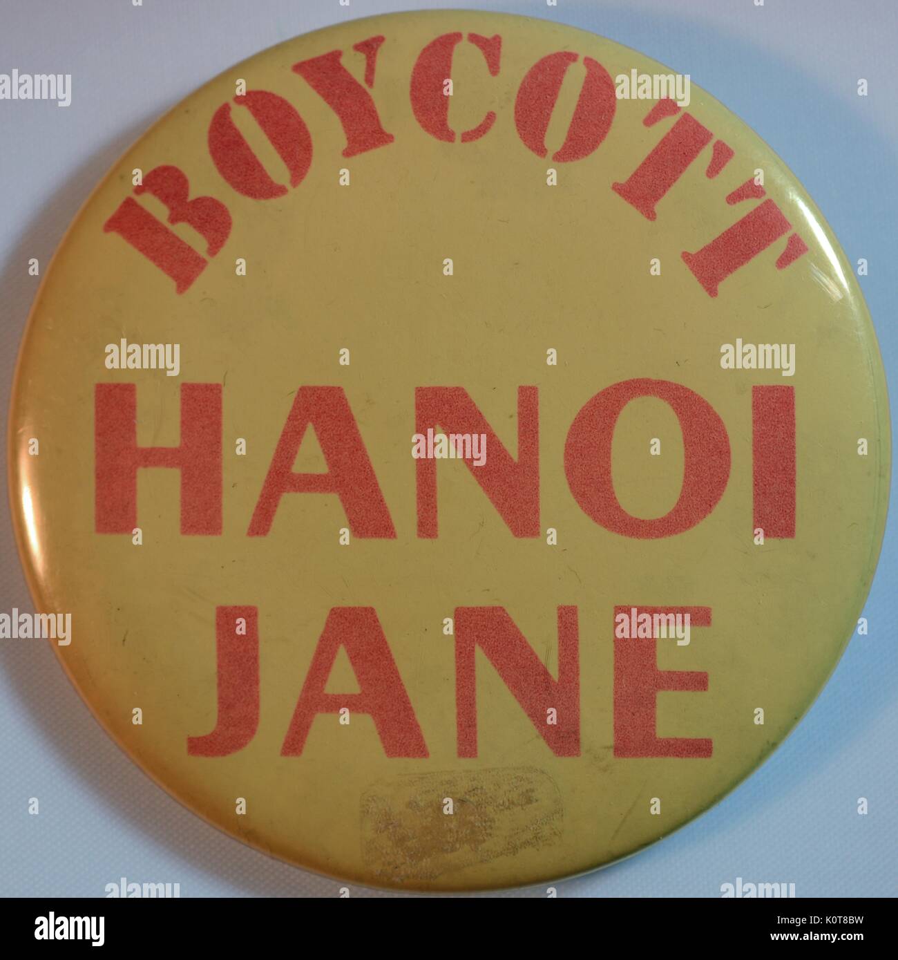 Una guerra del Vietnam era protestare contro il pin che recita "Boicottaggio Hanoi Jane', è stato creato come reazione a un'attrice americana Jane Fonda la visita con forze opposte durante la Guerra del Vietnam, 1968. Foto Stock