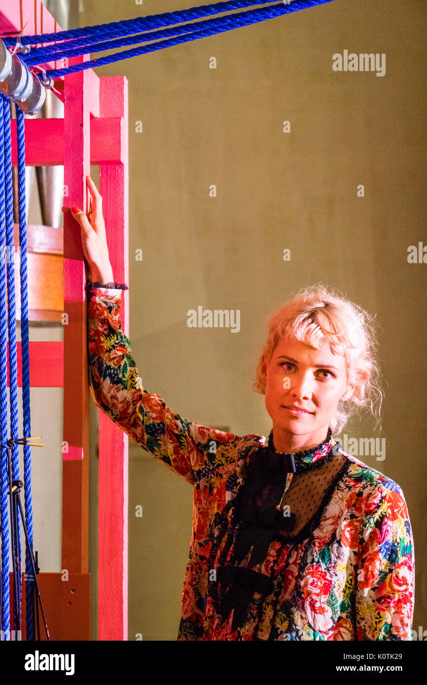 OH Land, dansk komponist, musiker, sanger, Danser og Producer / Oh Land aka Nanna Øland, compositore, musicista, cantante, ballerino e produttore danese Foto Stock